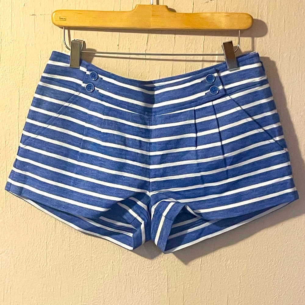 Women’s Vineyard Vines Blue and White Striped Shorts
